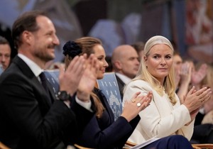 Mete Marit sa princom Hakonom i princezom Ingrid Aleksandrom u Oslu 10. decembra 2025.