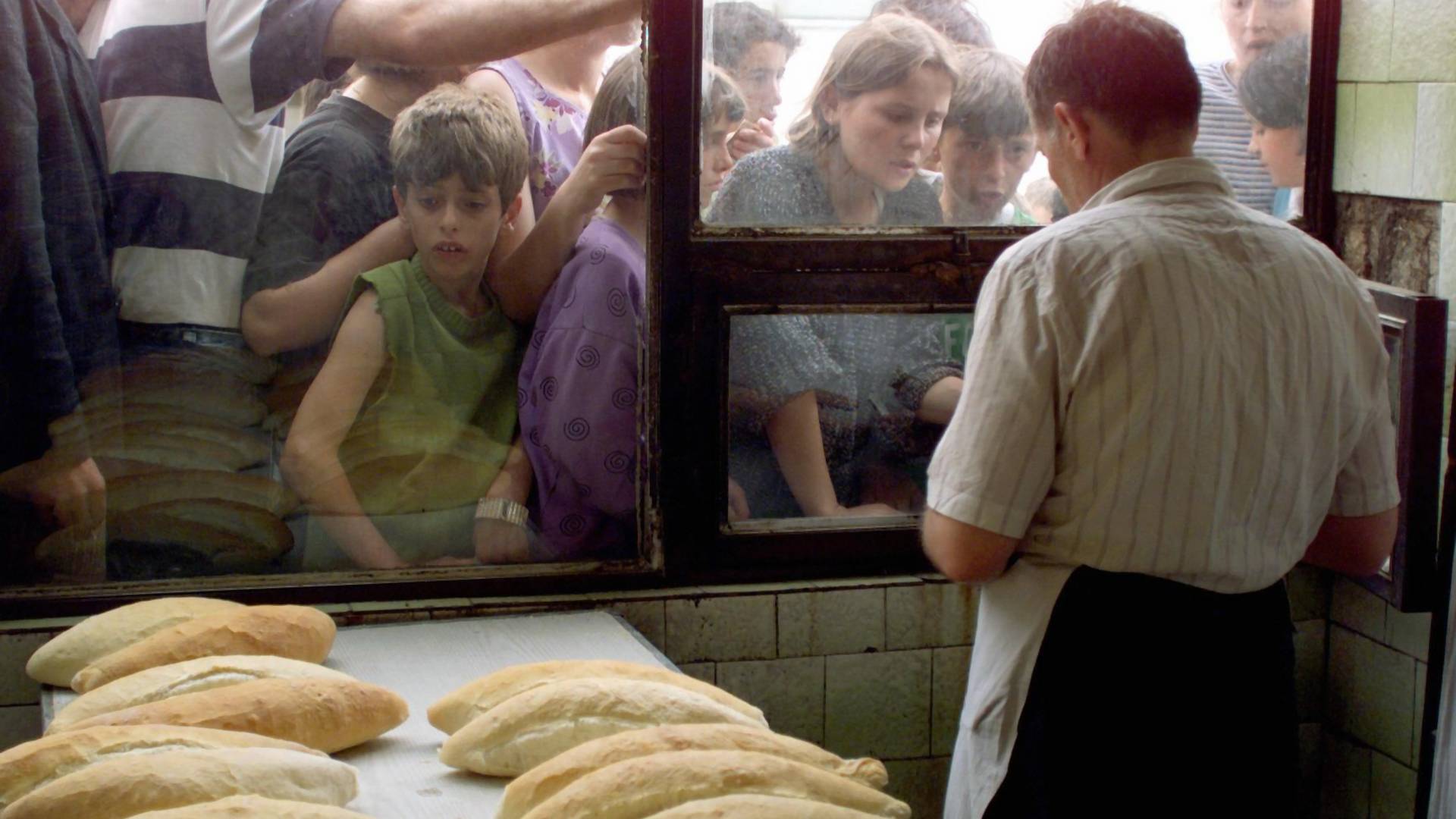 Pre 30 godina Srbi su se tukli zbog hleba - sada se desilo isto i zvanično smo dotakli dno