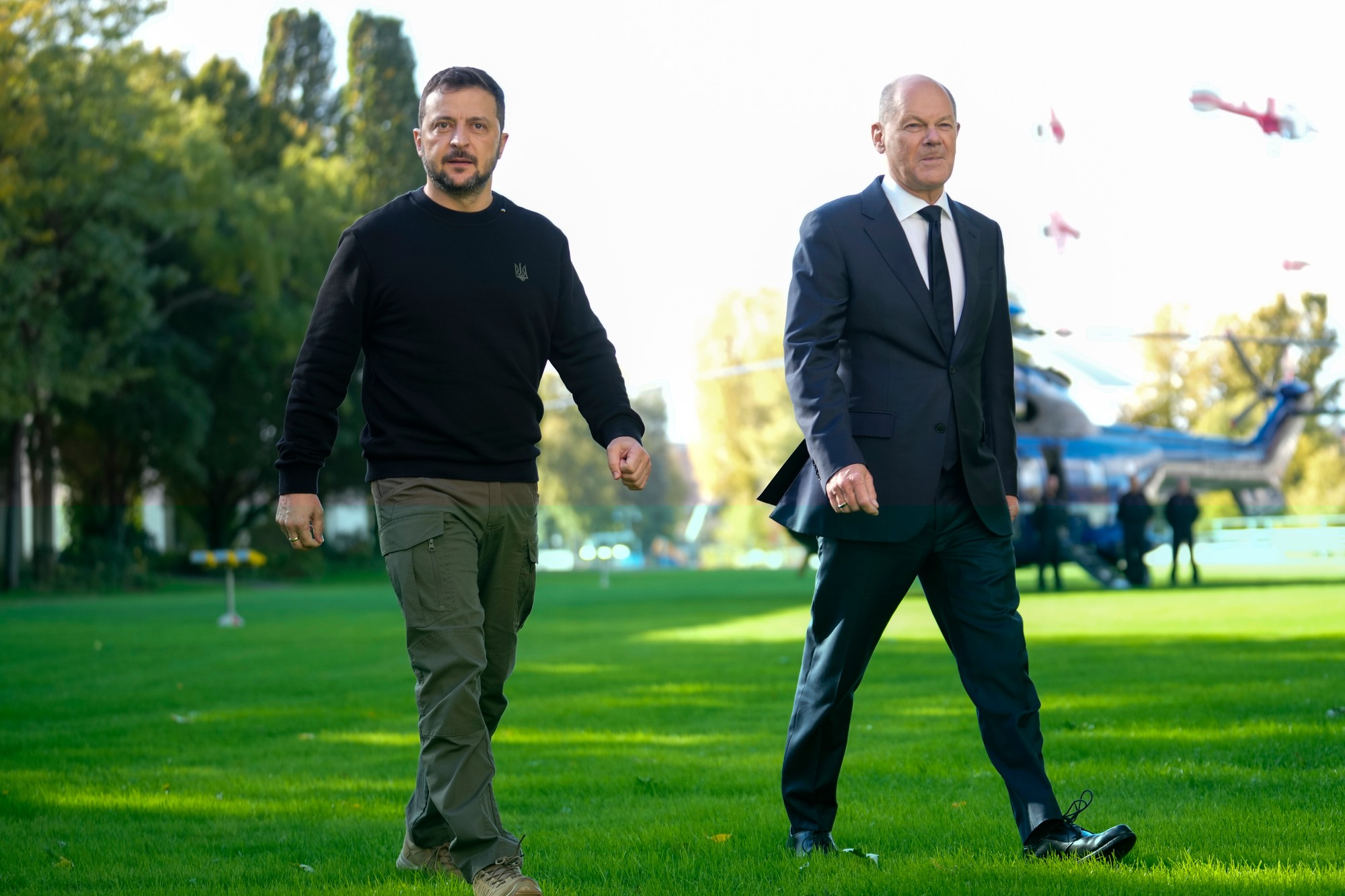 Ukrajinský prezident Volodymyr Zelenskyj (vľavo) a nemecký kancelár Olaf Scholz.