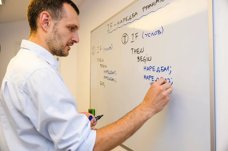 Profesor Saša Vešić