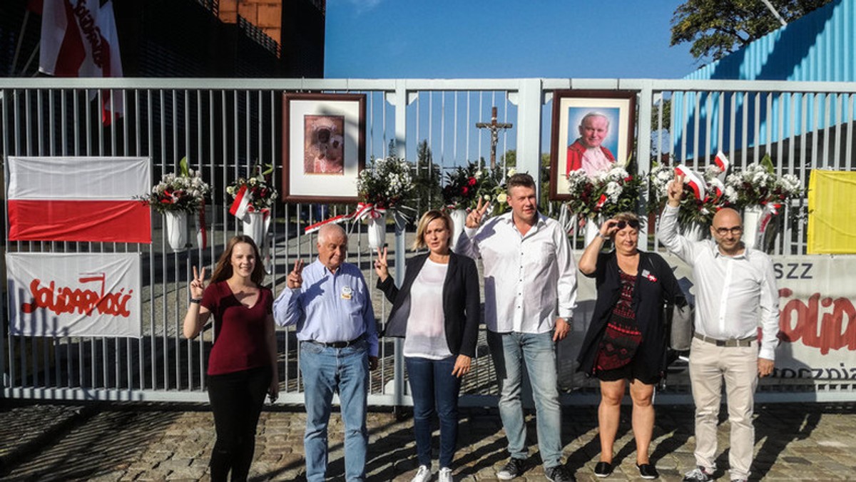 Jak dowiedział się Onet, w przyszłym tygodniu do sądu w Gdańsku trafi złożony przez działaczy KOD pozew przeciwko władzom NSZZ "Solidarność". Chodzi o oficjalne stanowisko Związku, gdzie znalazły się słowa o esbekach i przedstawicielach resortowej PRL-owskiej nomenklatury, którzy obecnie mają być "prominentnymi działaczami KOD".