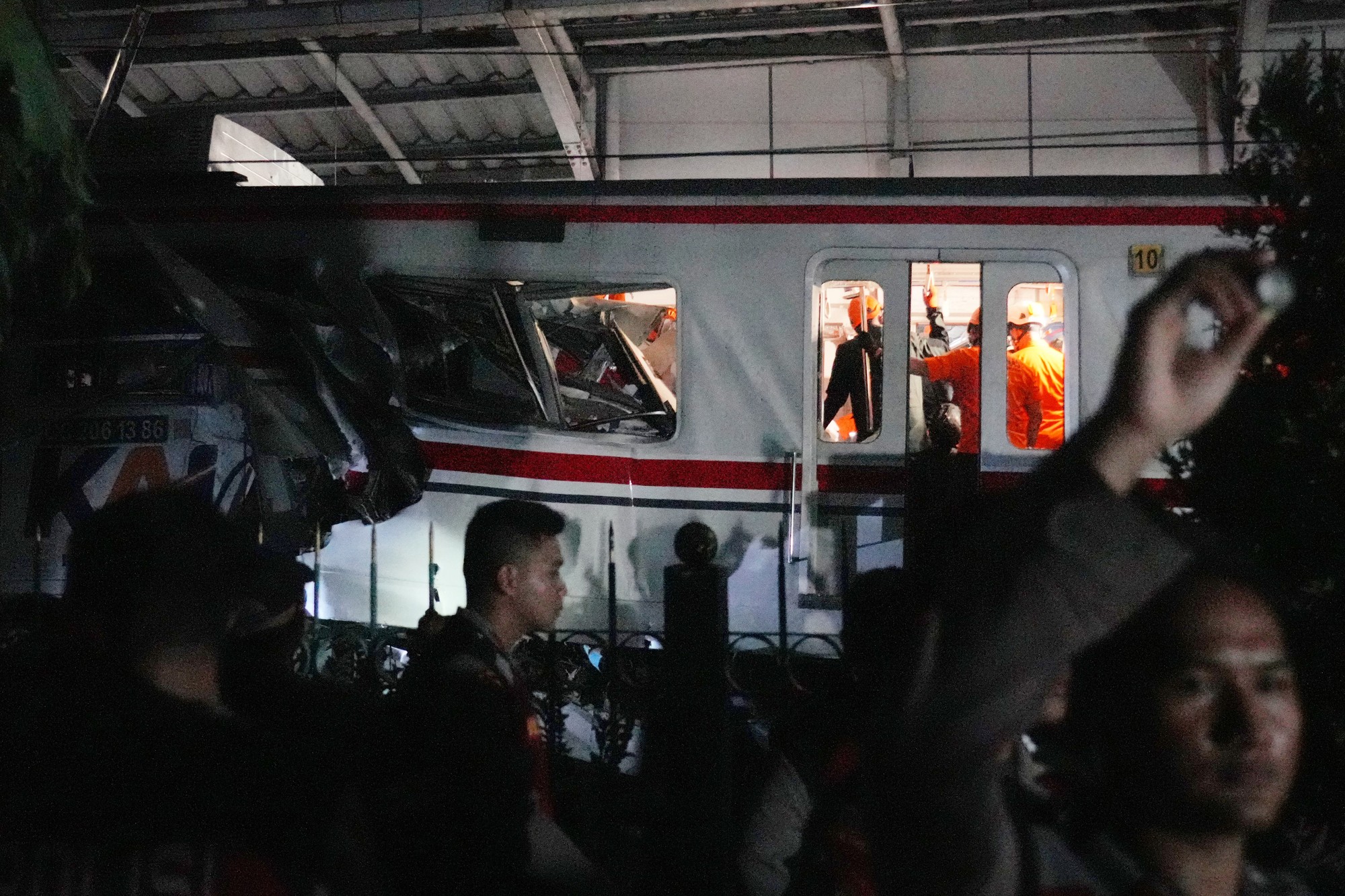 Zrážka dvoch vlakov si vyžiadala najmenej 4 mŕtvych.