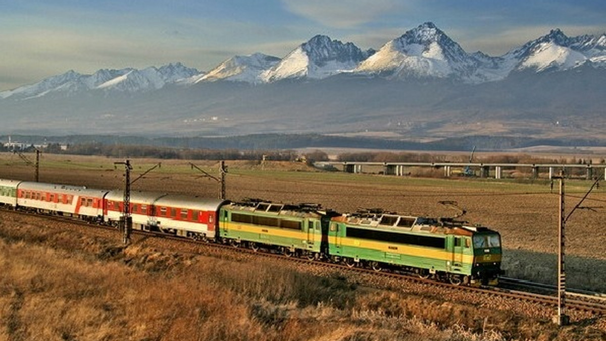 14 grudnia 2014 r. PKP Intercity S.A. uruchomiło nowe połączenie kolejowe z Warszawy do słowackiej Žiliny przez Katowice, Bohumín i Čadcę. Podróż z Warszawy do Žiliny trwa 5 godz. i 53 min.