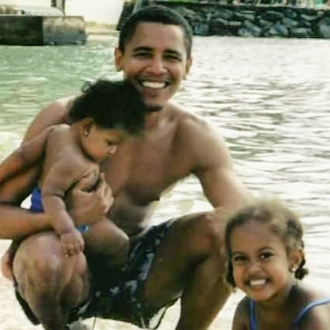 Barak Obama sa ćerkama pre desetak godina