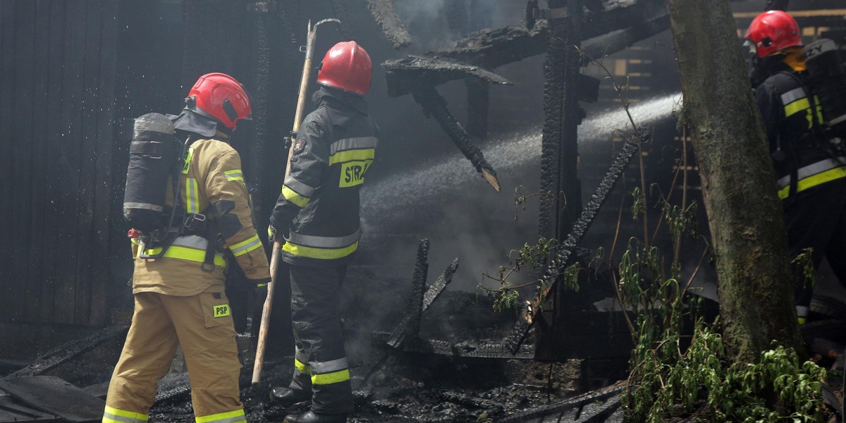 Jastrowie. Pożar w ośrodku wypoczynkowym. Z ogniem walczy 15 zastępów.