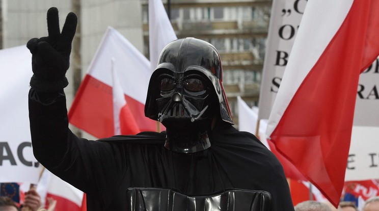 Darth Vader most békével, és jó zenével érkezett / Fotó: MTI