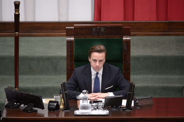 Krzysztof Bosak na sali obrad Sejmu