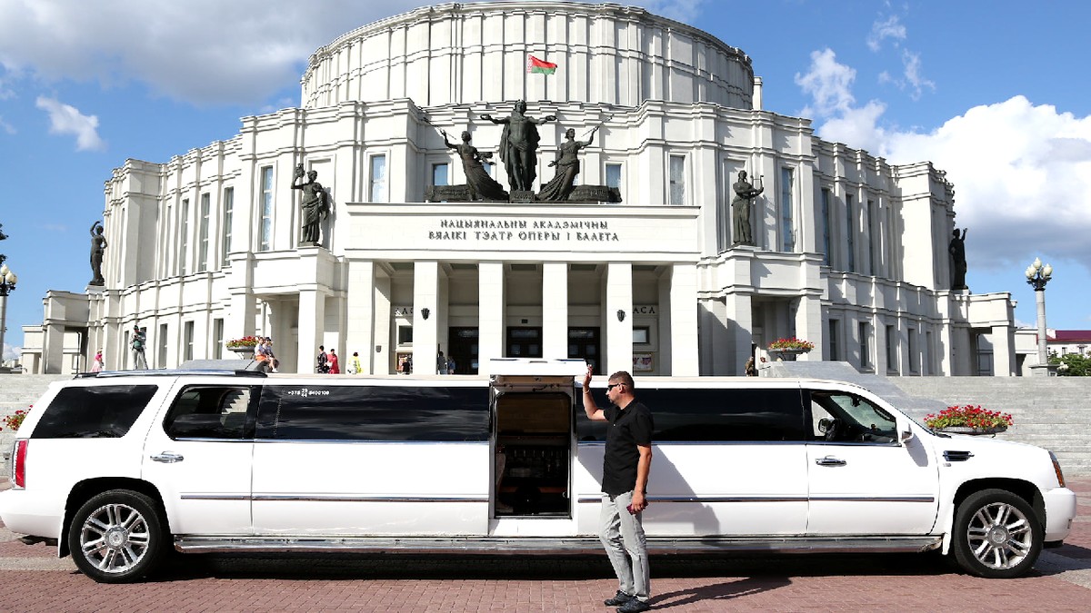 Kiedyś jeździli nimi prezesi i gwiazdy. Co zabiło ikonę prestiżu?
