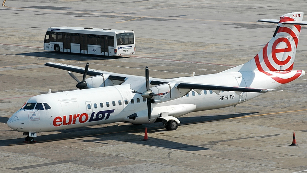 W piątek zainaugurowane zostały regularne, bezpośrednie loty krajowe z Gdańska do Krakowa i Wrocławia. W tygodniu jest 10 połączeń do Krakowa i 9 do Wrocławia. Trasy obsługuje spółka Eurolot SA. Do dyspozycji pasażerów są samoloty typu ATR 42.