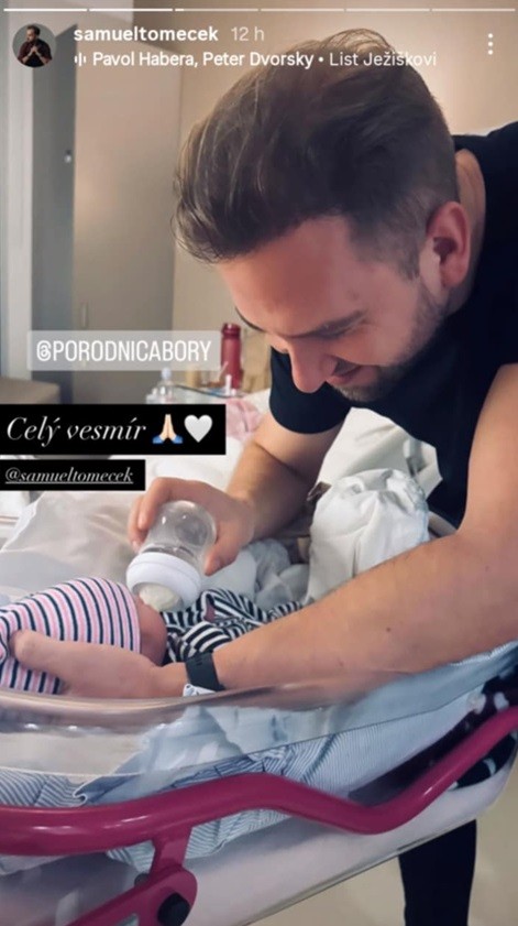 Samuel Tomeček so synčekom. 