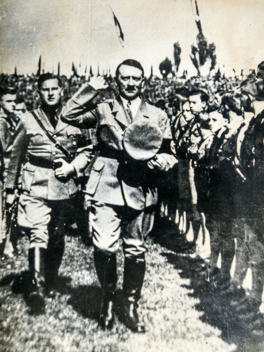 Senator Bonkowski udostępnił porównanie Tuska do Hitlera