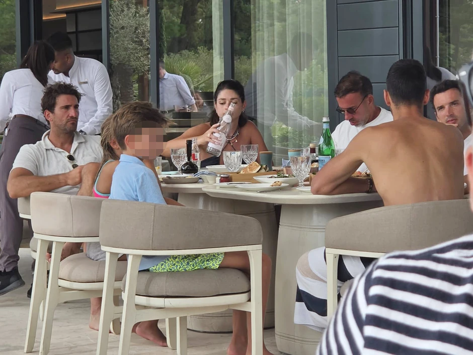  Novak Đoković sa porodicom u Crnoj Gori paparaco