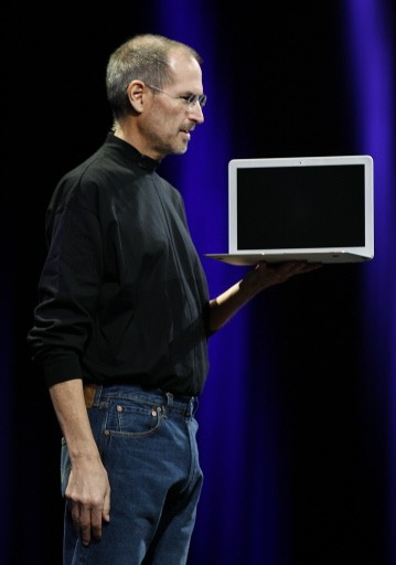 US-IT-APPLE-MACWORLD-JOBS-MACBOOK AIR