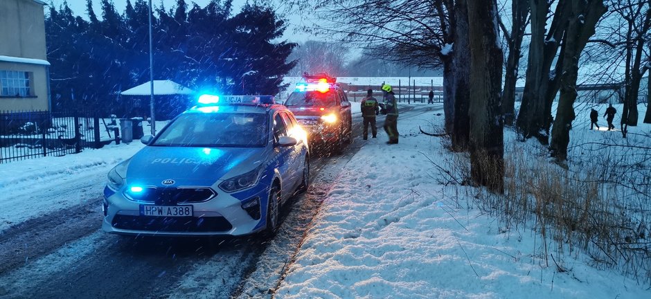 O krok od tragedii. Do akcji ruszyli strażacy i policjanci