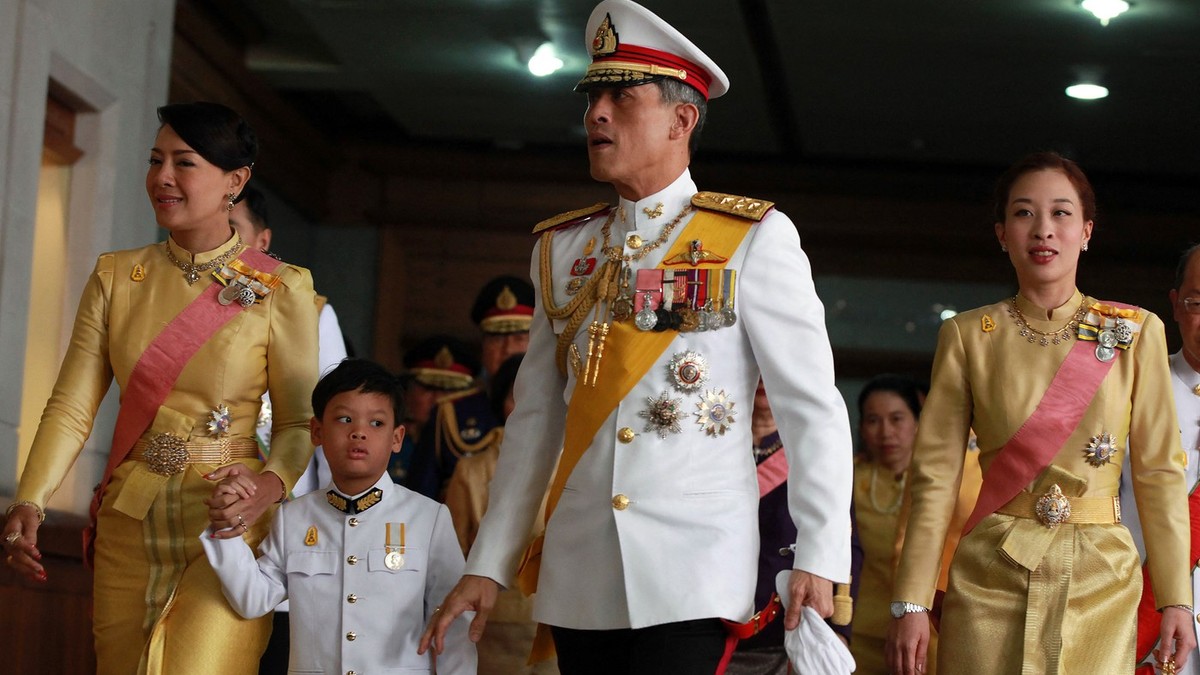 Tajlandski kralj sa princezom Sirasami i njihovim sinom