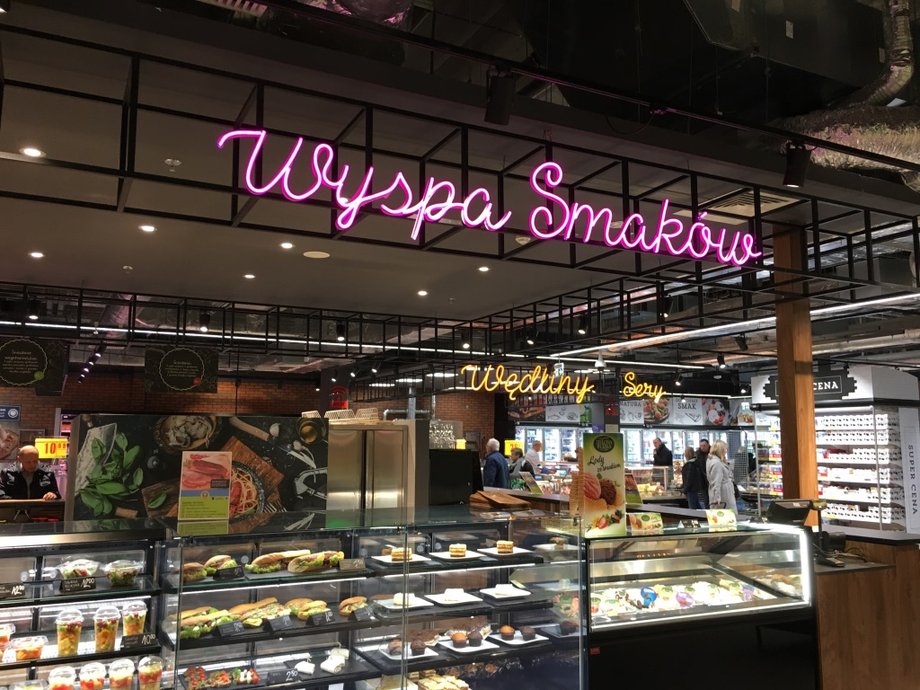 Wyspa Smaków to innowacyjny pomysł Carrefoura, który wprowadza nowy rodzaj gastronomii do hipermarketów.