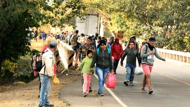 Karawana migrantów do USA. Do Honduran dołączają Salwadorczycy