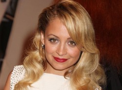 Córka słynnego piosenkarza kreuje swój zapach