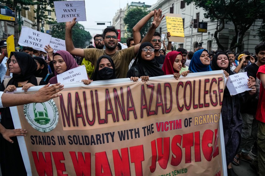 Protesti u Kakluti, Indija, 14. avgusta, nakon ubistva i silovanja doktorke