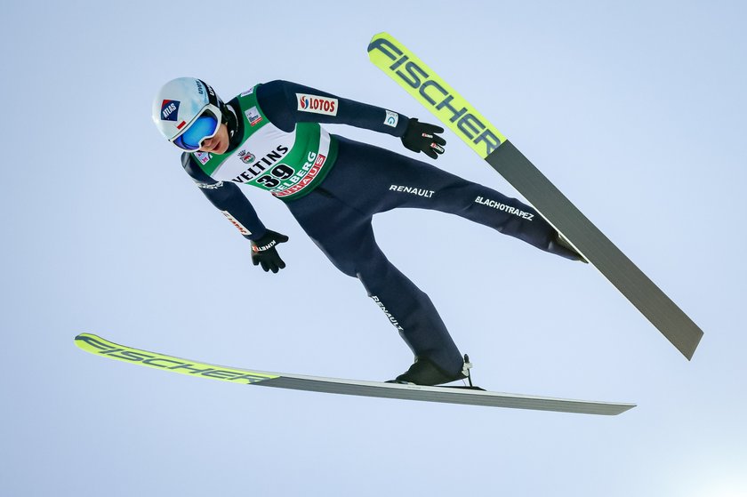  Według informacji, które ukazały się na stronie sport.tvp.pl, Chińczycy zablokowali FIS czarterowy lot po Pucharze Świata w Willingen.