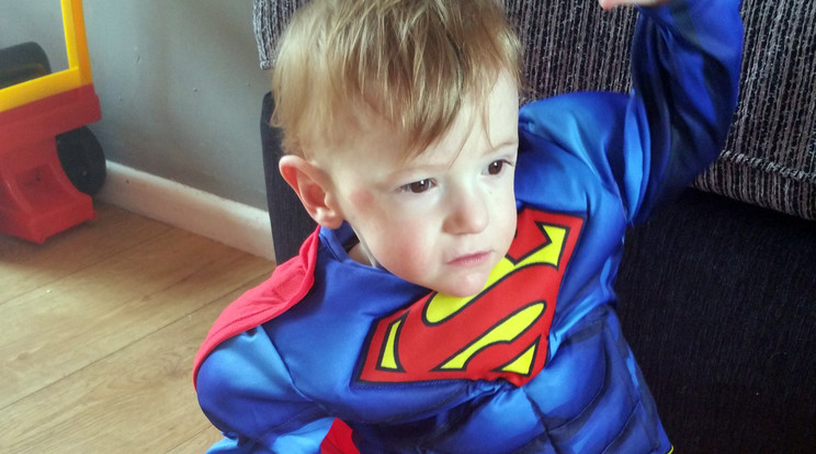 A kórházban kapta meg a
Superman nevet a kis Kalel, aki csodával határos módon maradt
életben