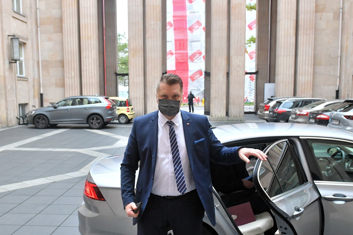 Czarnek: Będę dbał, by politykę i ideologię trzymać z daleka od szkół [WYWIAD]