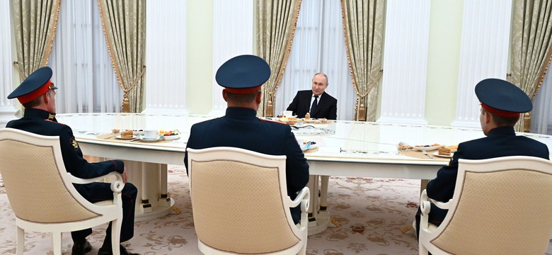 Z tego Rosja nie zrezygnuje. Brytyjski MON: To spotkanie Putina jest dowodem