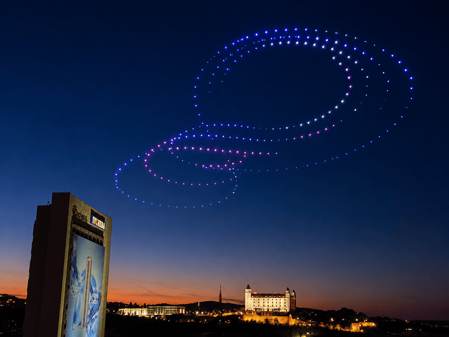 Samsung pripravil dronovú šou nad Dunajom.