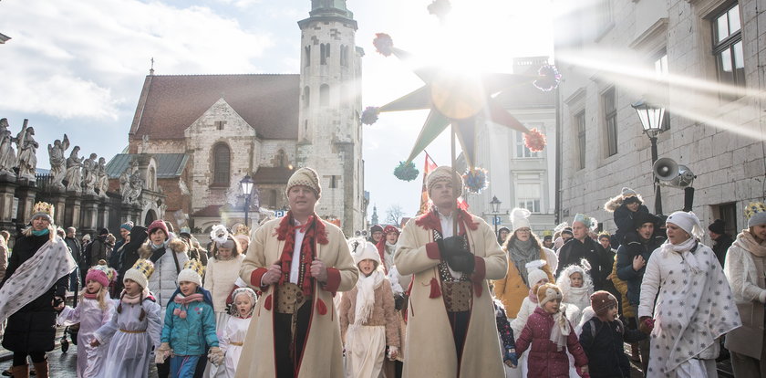 Orszak Trzech Króli w Polsce. Tak to wyglądało w cieniu pandemii. Było z pompą!