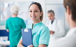 Podwyżki wynagrodzeń dla pielęgniarek od lipca 2025 roku. Nawet 1000 zł więcej na rękę