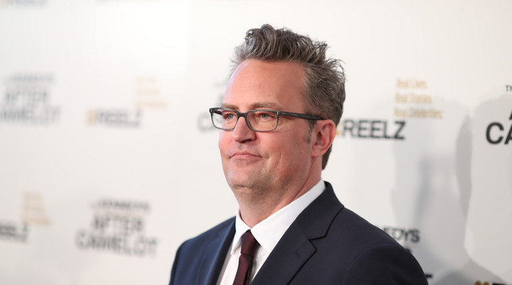 Matthew Perry semmiképp sem akarta kihagyni a forgatást / Fotó: Northfoto