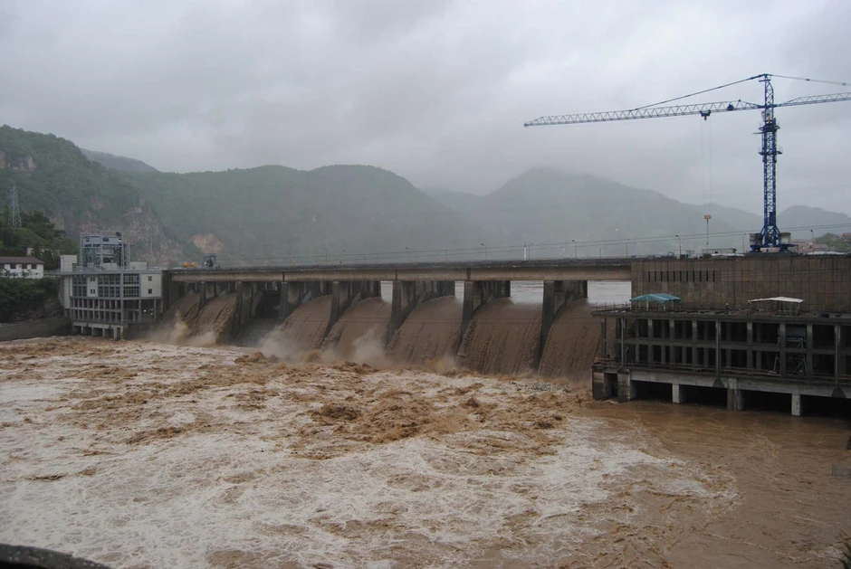 Protok vode na brani u Zvorniku