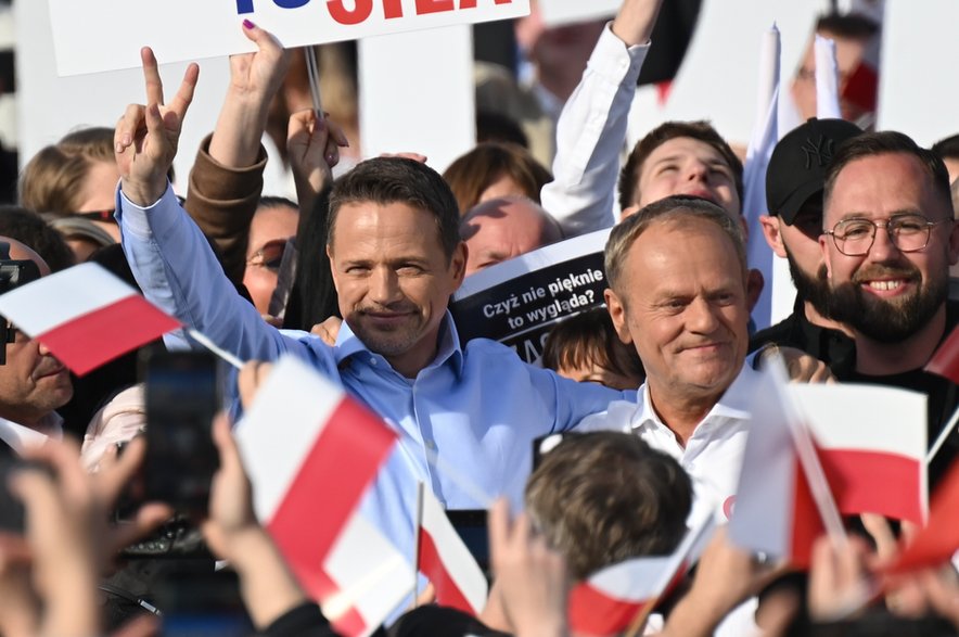 Rafał Trzaskowski i Donald Tusk podczas wiecu wyborczego w Sopocie 1 maja 2025 r.