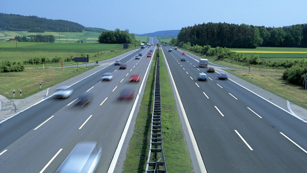 Zagraniczni kierowcy we Włoszech uchylają się od płacenia za przejazd autostradą - wynika z przedstawionych danych. W ciągu 4 lat liczba takich przypadków wzrosła o blisko 30 procent. Kierowcy nie powinni jednak czuć się bezkarni - podkreśla zarząd autostrad.