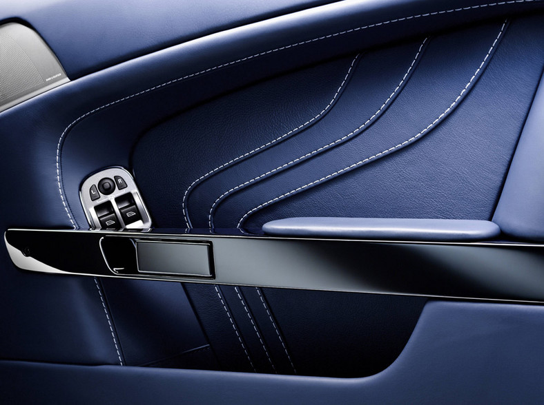 Aston Martin V8 Vantage S: błękitna krew