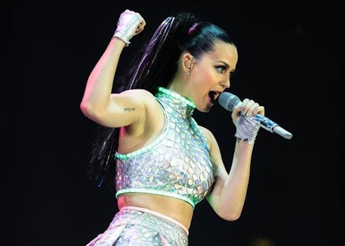 5. Katy Perry – 108 milionów; 1,07 miliona osób, 82 koncerty