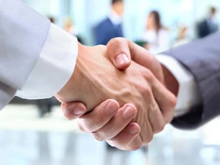 Business biznes uścisk dłoni zgoda handshake and business people