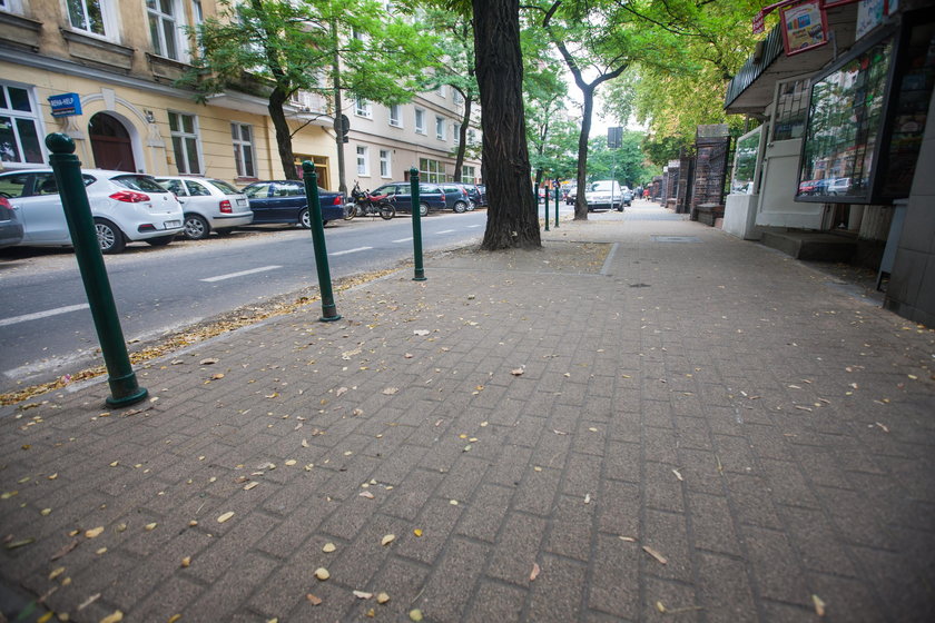 Przez zamieszanie z parkowaniem przepłacimy za remont chodnika!