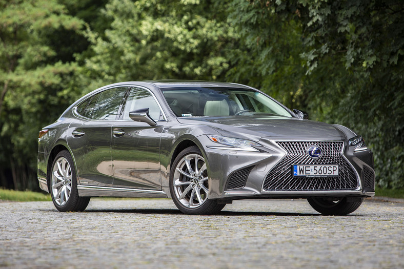 Lexus LS500h - jeździć czy być wożonym?