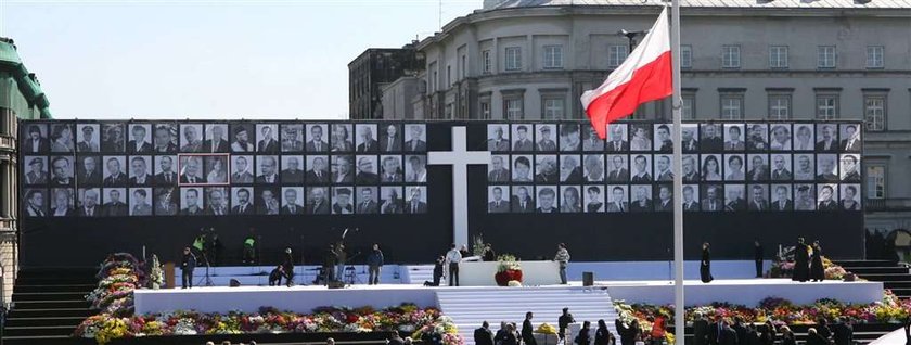 plac Piłsudksiego, żałoba, Warszawa, katastrofa, śmierć prezydenta, Lech Kaczyński, msza