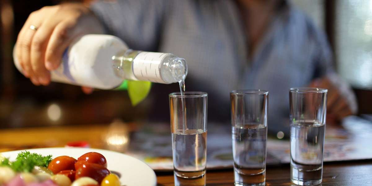 Polacy wolą wydawać na alkohol niż na edukację