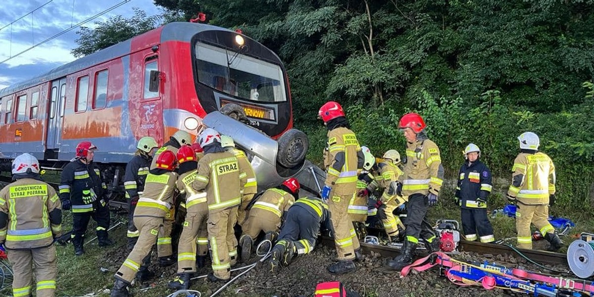 Małopolska. Zderzenie pociągu z samochodem. Jedna osoba nie żyje.