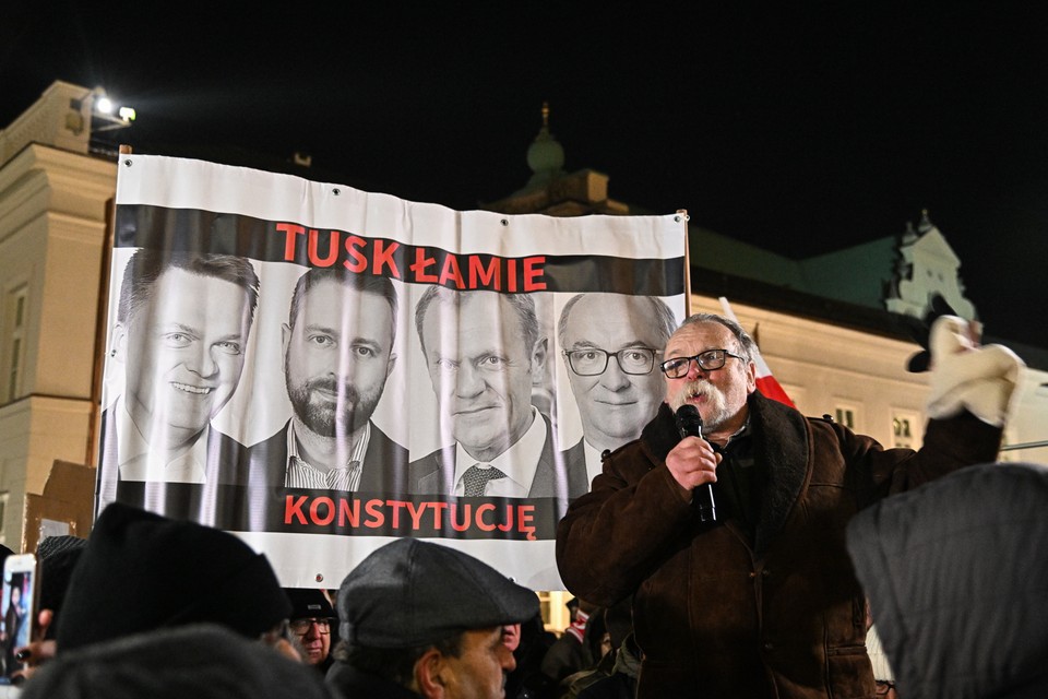  Uczestnicy protestu przed Pałacem Prezydenckim