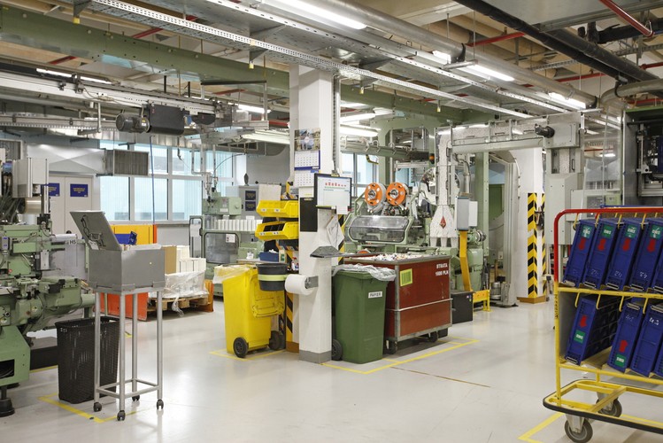 Na polskim rynku Grupa British American Tobacco działa od 1991 roku. Ma fabrykę wyrobów tytoniowych w Augustowie, w którą - jak podaje firma - dotychczas zainwestowała 1,7 mld zł. Fabryka ta produkuje dla blisko 50 krajów na całym świecie. Po zatrudnieniu dodatkowych osób, w sumie w British American Tobacco w Polsce będzie pracowało ok. 3,4 tys. osób.<br><br>fot. (ar/cat) PAP/Artur Reszko