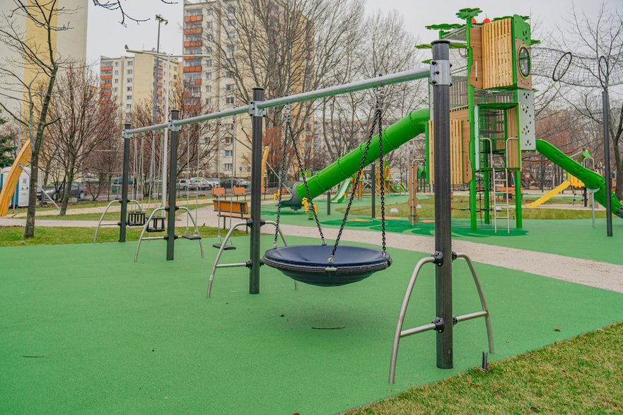 Jest wyjątkowy. Nowy plac zabaw na Bielanach w Warszawie otwarty