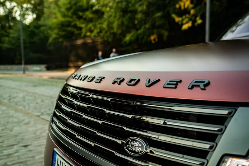 Recenzujemy Range Rovera SV w wersji hybrydowej