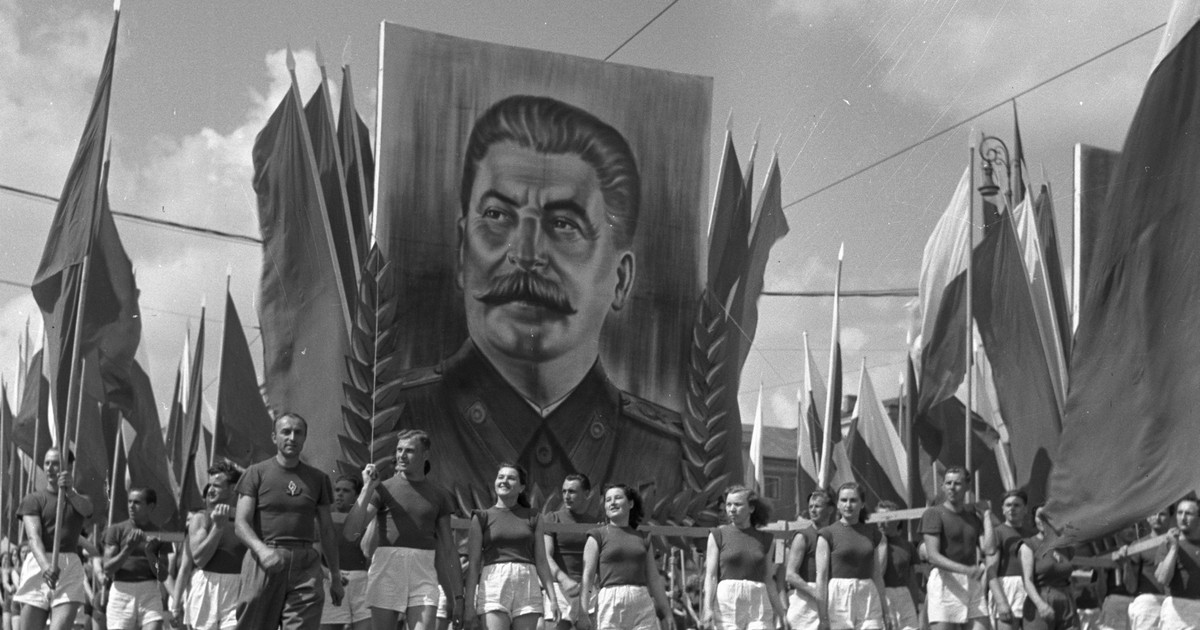 Komuniści na początku się maskowali. Bierut nawet się przeżegnał