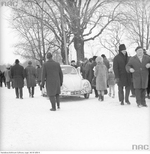 Giełda samochodowa przy ul. Dzikiej w Warszawie (przełom lat 60. i 70.)