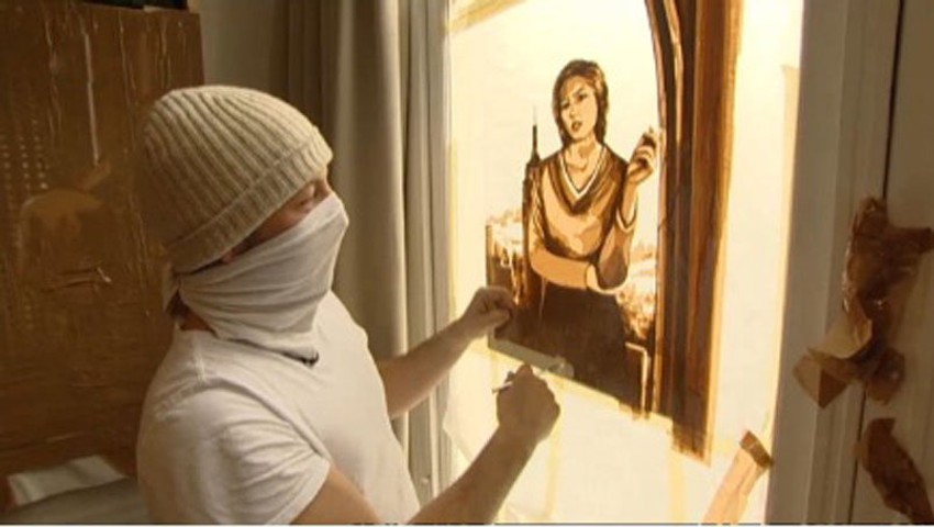 Mladi umetnik se krije od sugrađana i radi isključivo noću