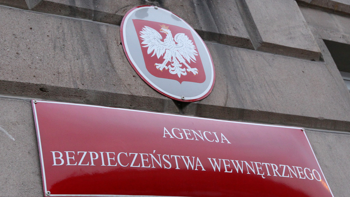 Agencja Bezpieczeństwa Wewnętrznego we współpracy ze Strażą Graniczną zatrzymała mężczyznę - obywatela rosyjskiego narodowości czeczeńskiej - podejrzewanego o działalność terrorystyczną - dowiedziała się PAP. Miał on współpracować z innym wcześniej wydalonym z Polski mężczyzną.